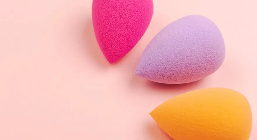 Make-up Schwamm sauber machen: Effektive Methoden für strahlende Hygiene